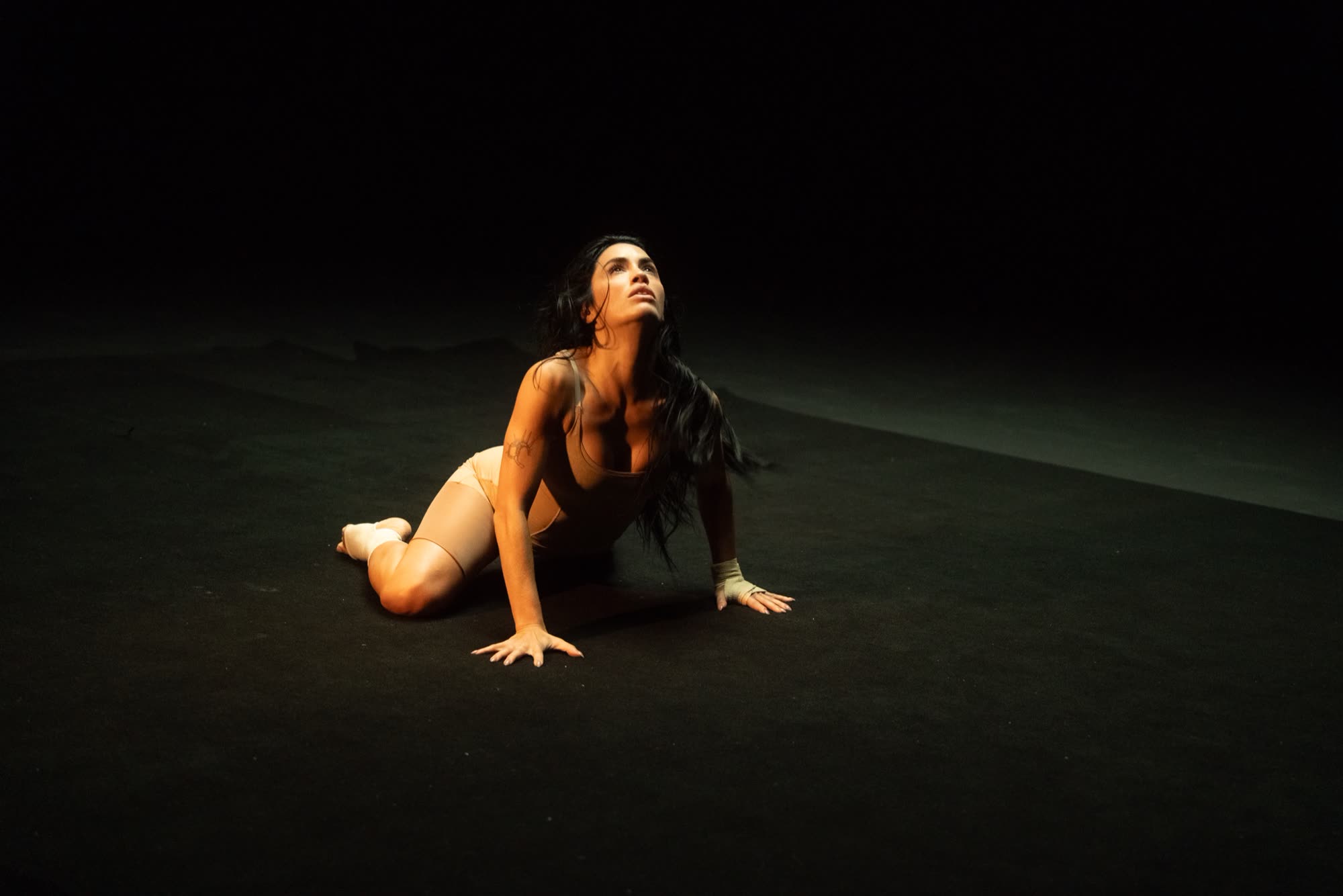 Lali en el piso